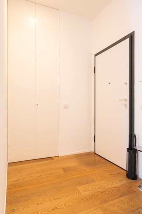 splendid one bedroom De Angeli 2nd fl - Mirable PM