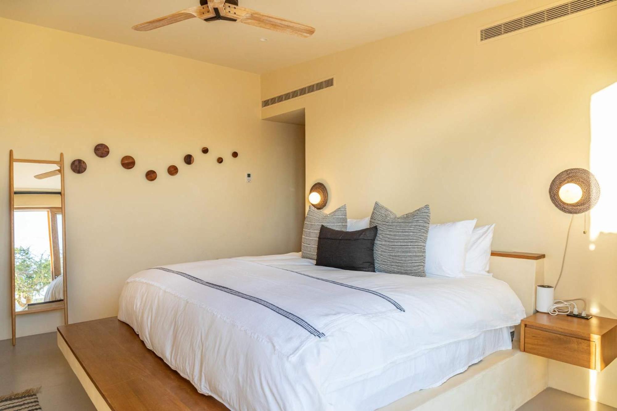 Secluded Luxury Beachfront Villa in La Ribera view 5