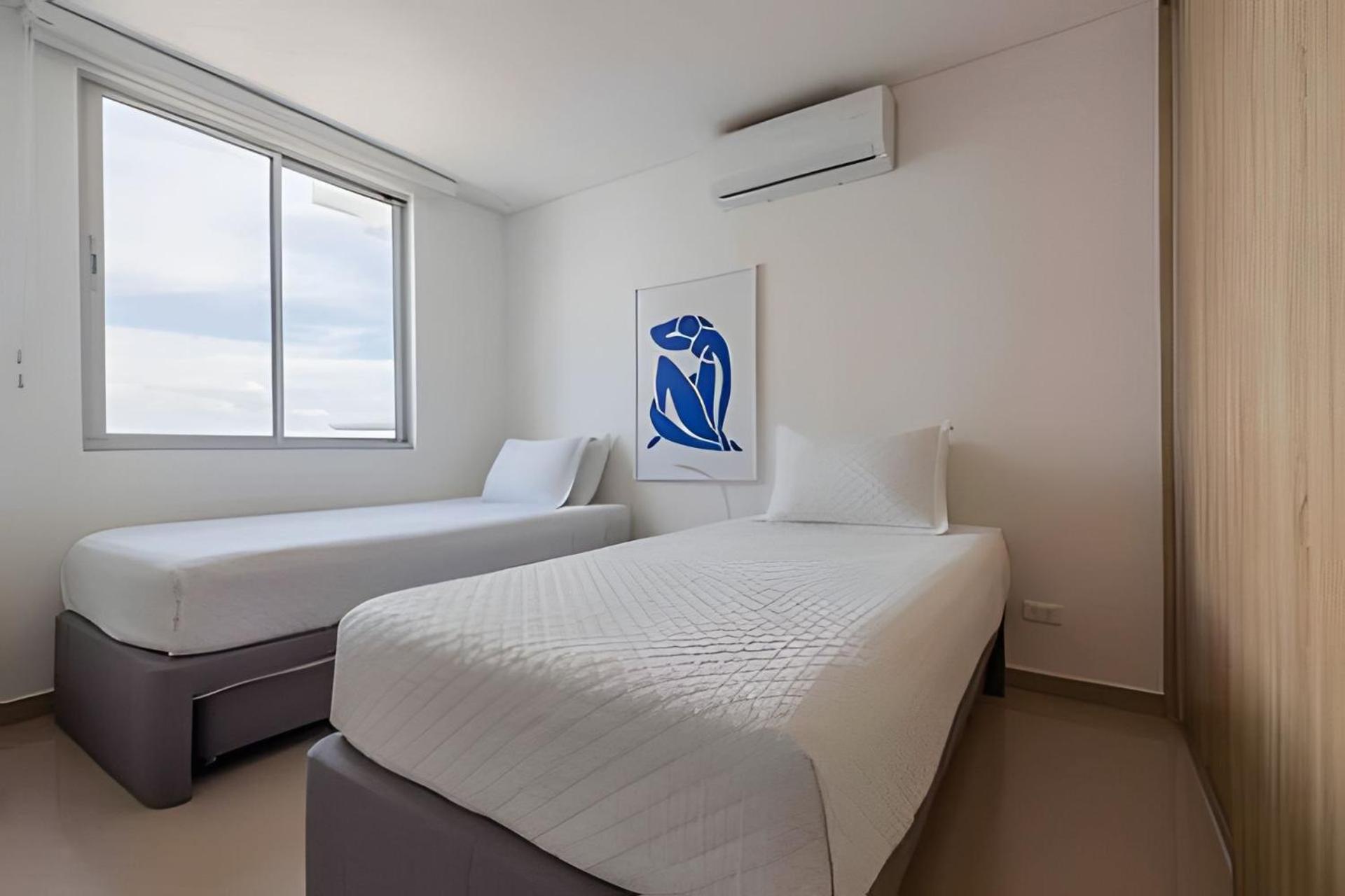 Modern 2BR next to the Walled City+Oceanside View