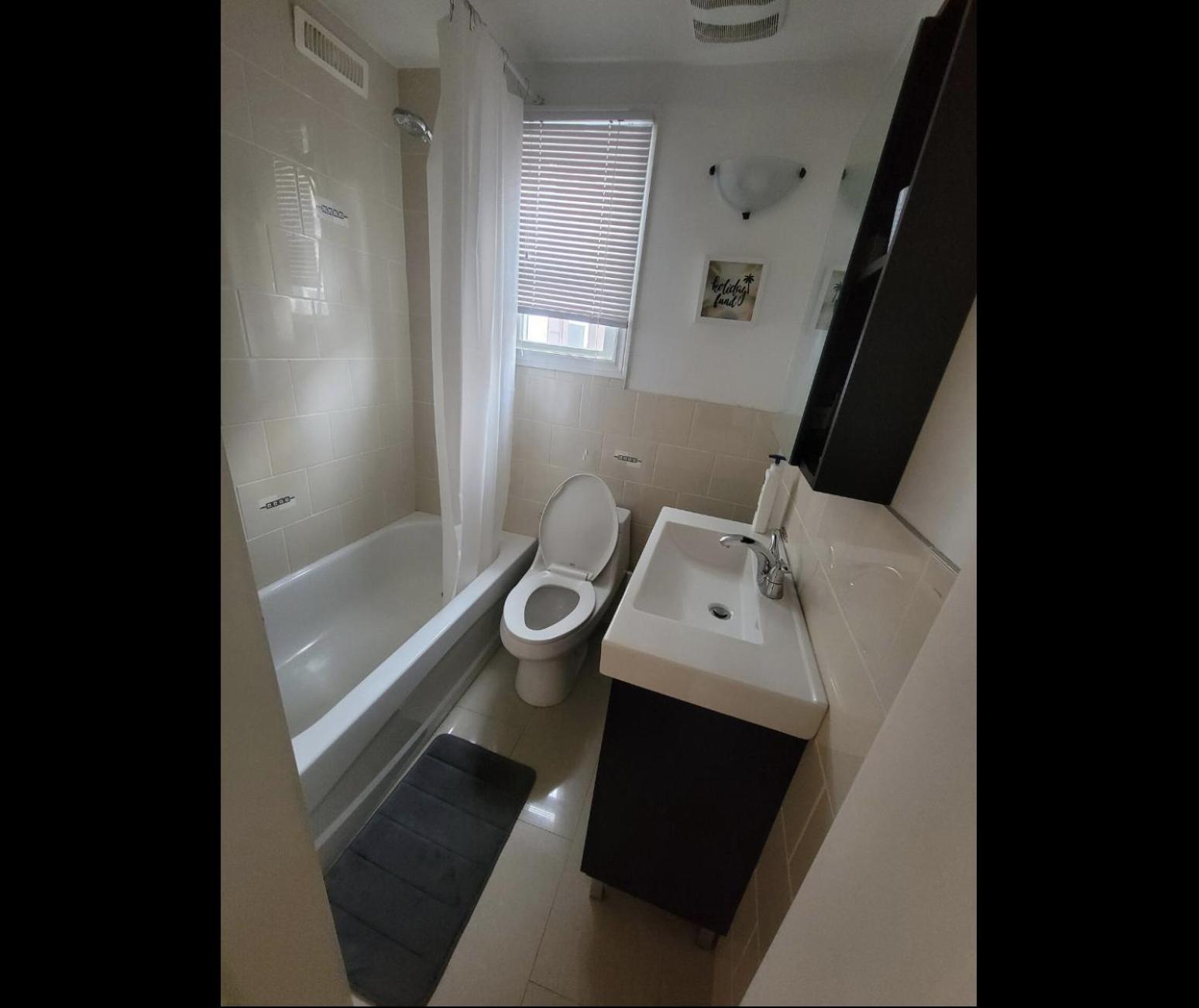 6 Bedroom house steps to public transit Conference & Convention Centres Entertainment Museum
