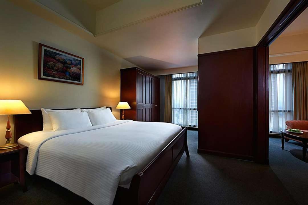 Global tourism services suite at times square