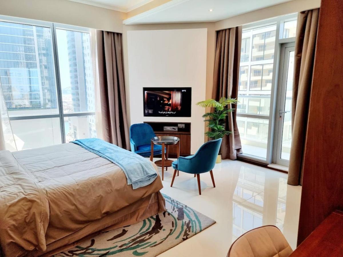 Luxury Three Bedroom Apt