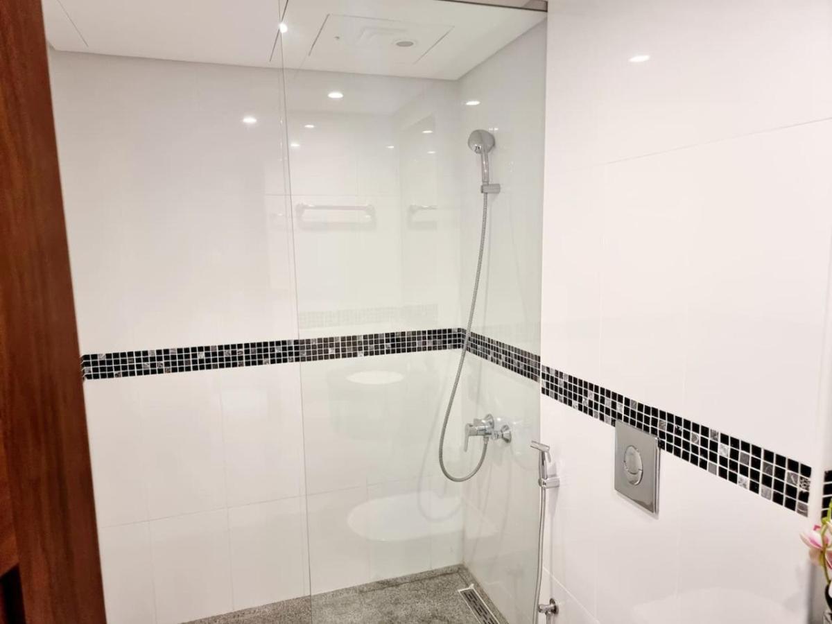 Luxury Three Bedroom Apt