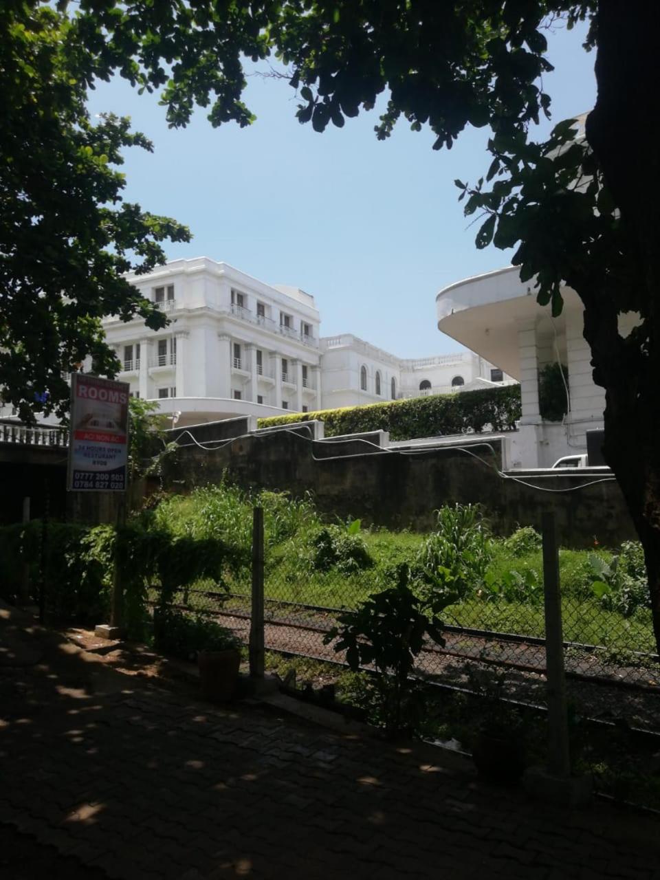 Mount Laveniya Options Resorts