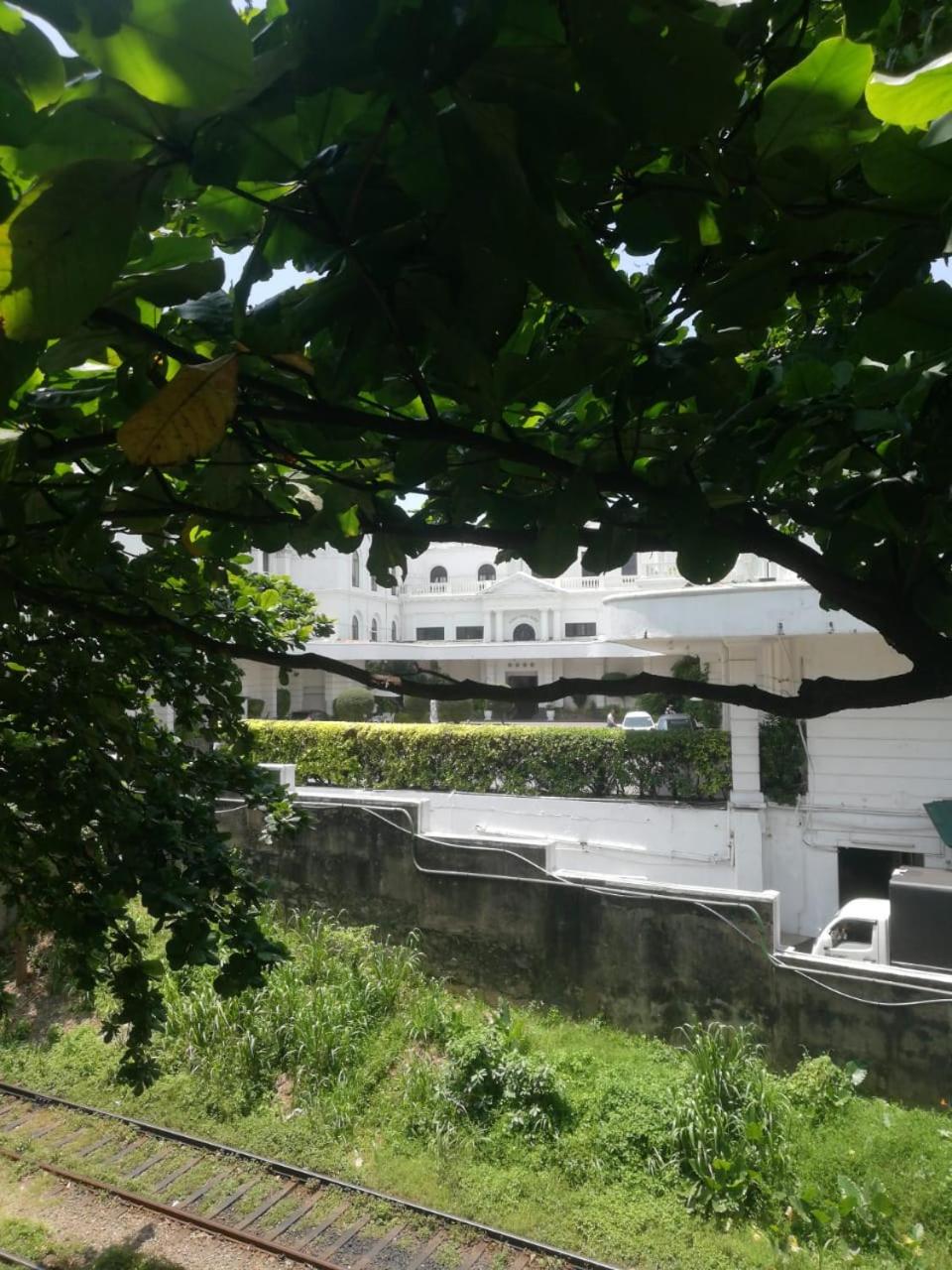 Mount Laveniya Options Resorts