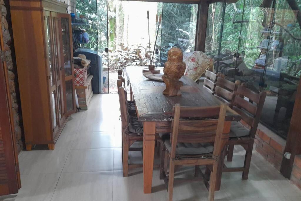 Casinha da Serra com açude