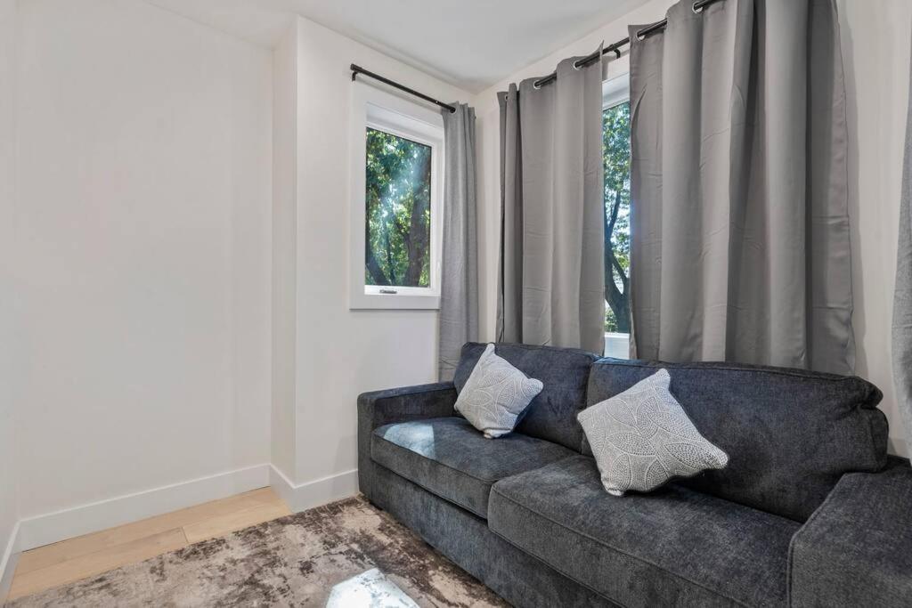 Capitol Hill 4 Charming Townhouse in Downtown DC with Rooftop Free Parking and WIFI photo 5