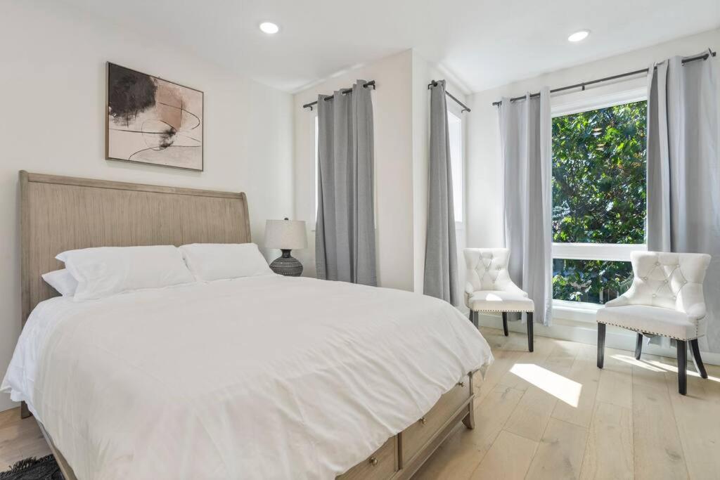 Capitol Hill 4 Charming Townhouse in Downtown DC with Rooftop Free Parking and WIFI