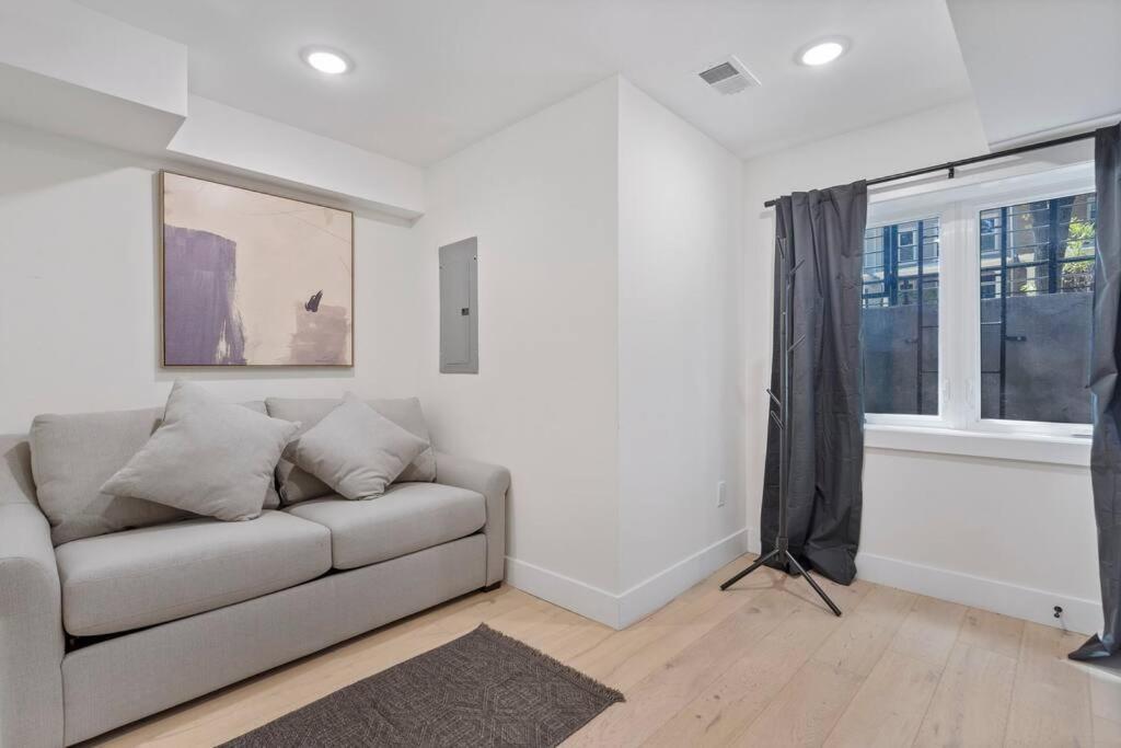 Capitol Hill 4 Charming Townhouse in Downtown DC with Rooftop Free Parking and WIFI, photo 19