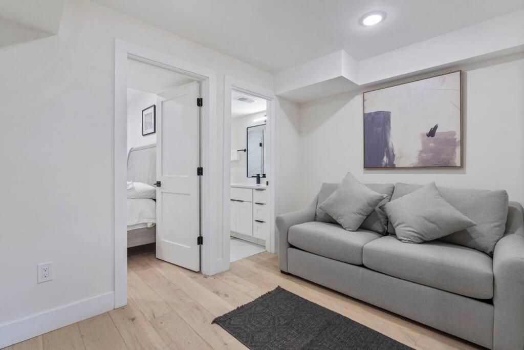 Capitol Hill 4 Charming Townhouse in Downtown DC with Rooftop Free Parking and WIFI, photo 8