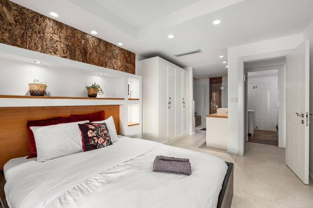 Hot Tub 206 Luxury Apartment By Nimizz view 4