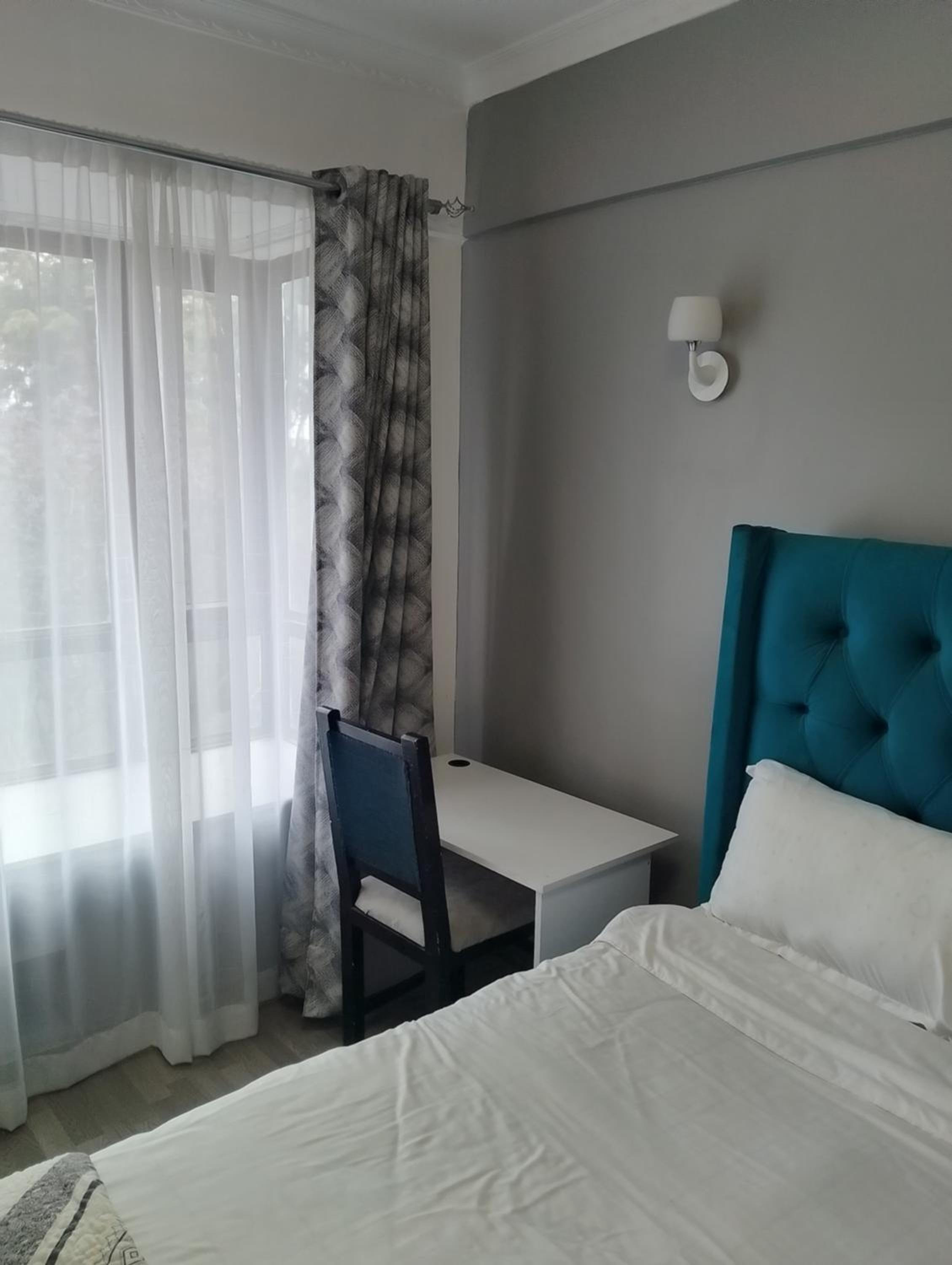 Pretty 4 bedroom at cozy apartments view 5
