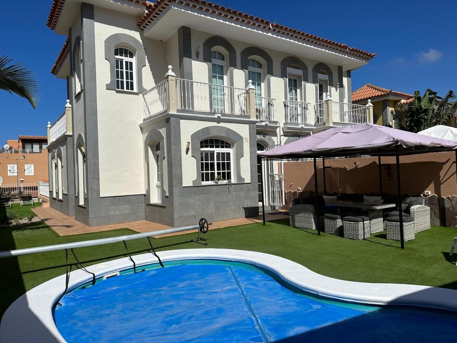 VILLA MELYNA Private Heated Pool