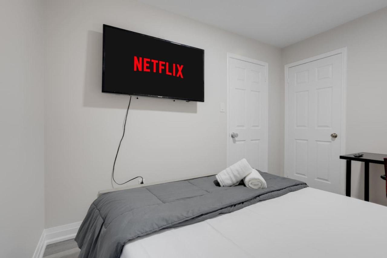 Quite Room to Work with Smart TV