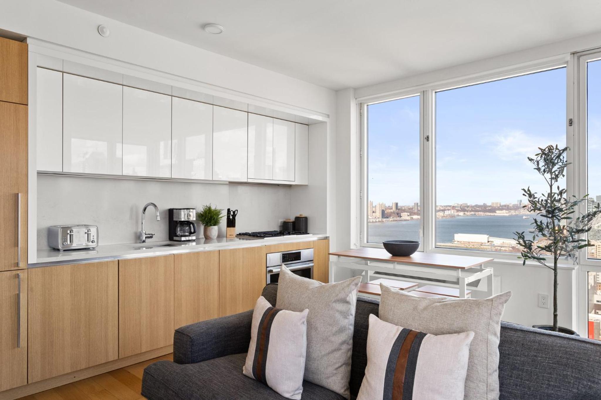 1 BD Luxury apartment with stunning views