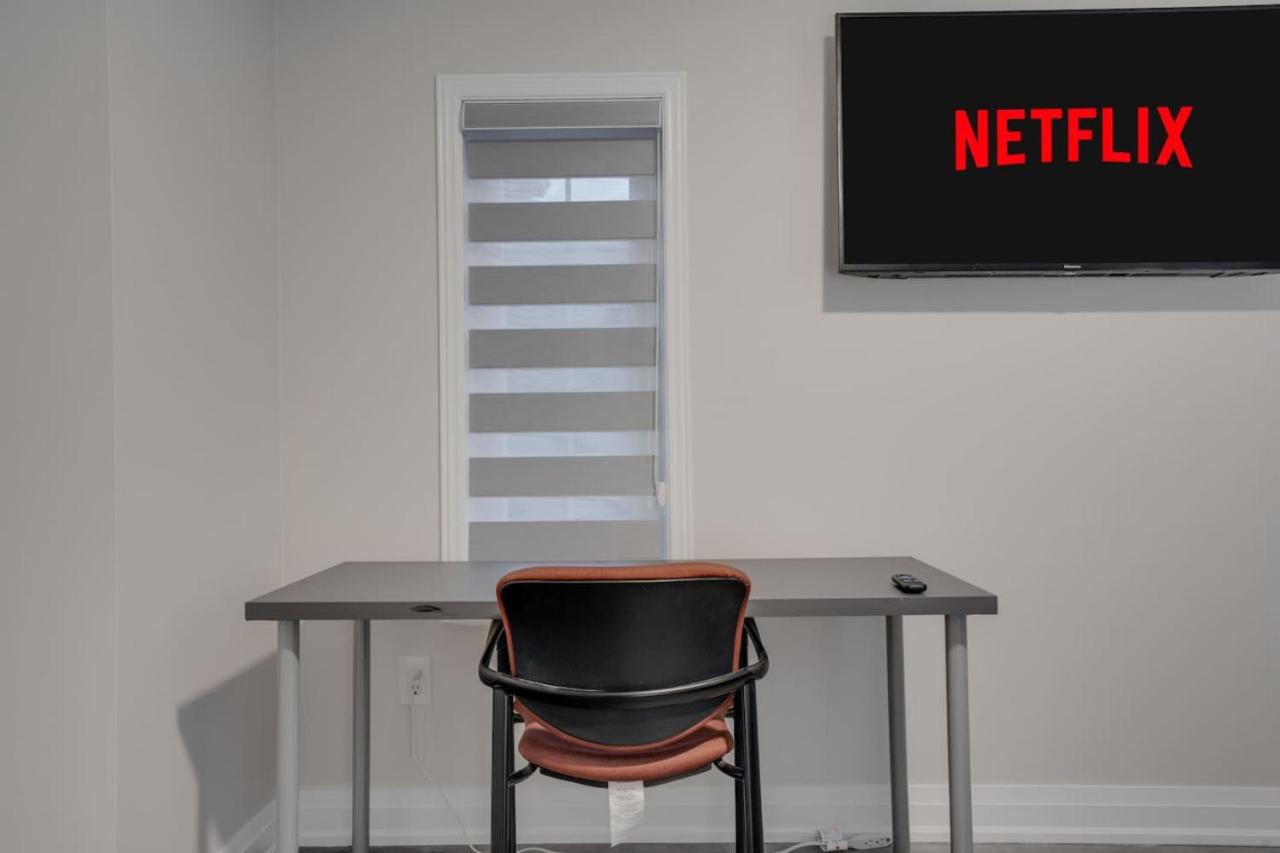 Quite Room to Work with Smart TV
