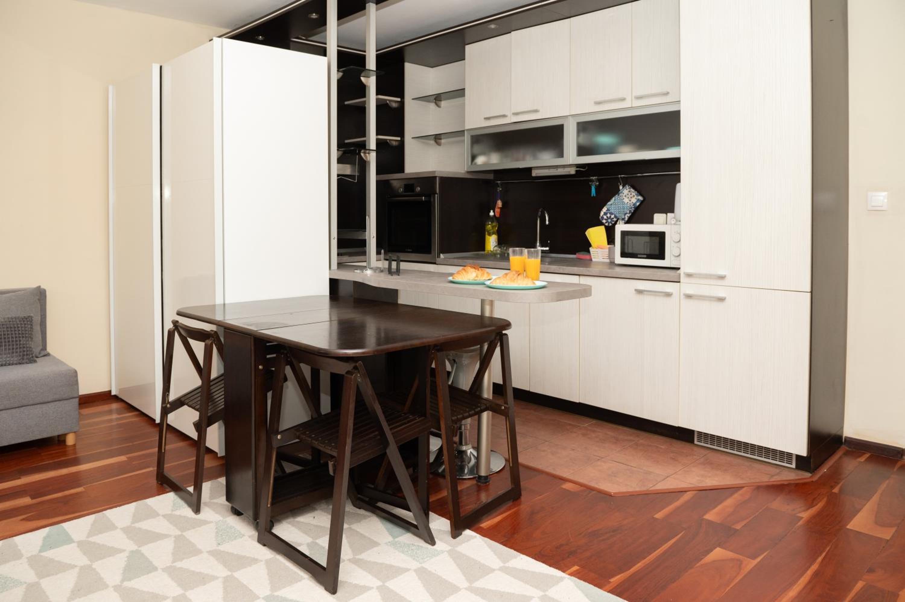 Charming 1BR Steps from South Park