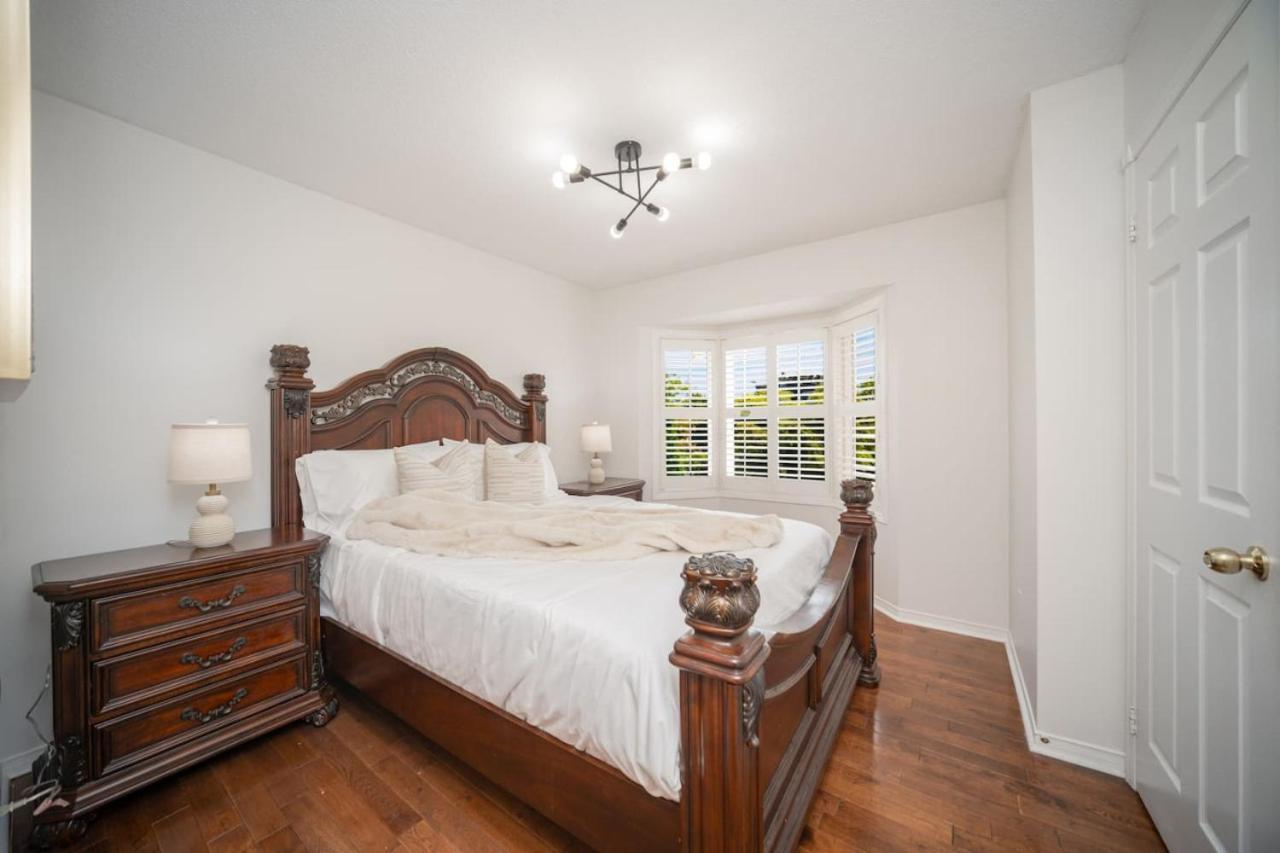 Peaceful Heartland KingBed Workstation BackyardFun