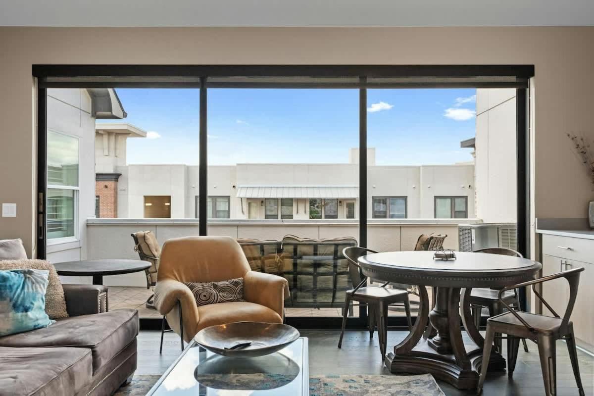 Luxe Townhome 4bd 5ba Elevator 1 mile from DT