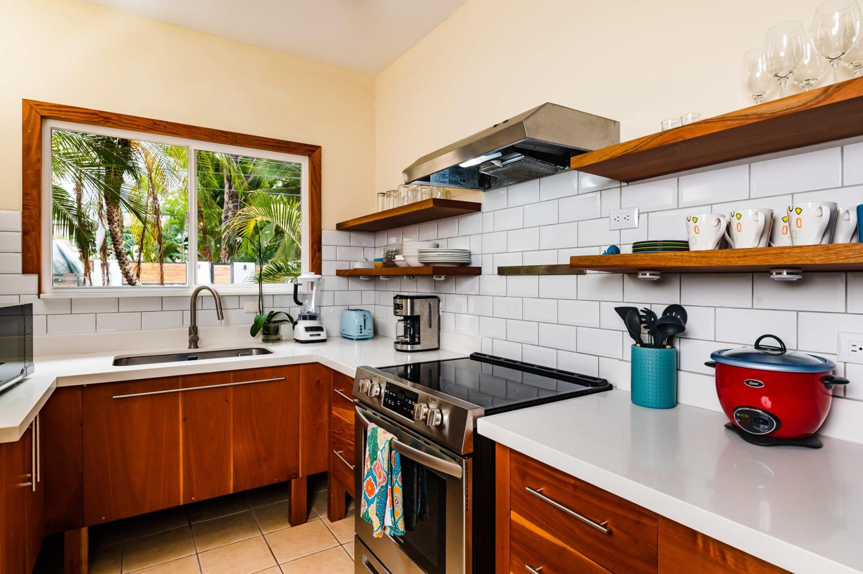 Beach-Walkable Poolside Condo