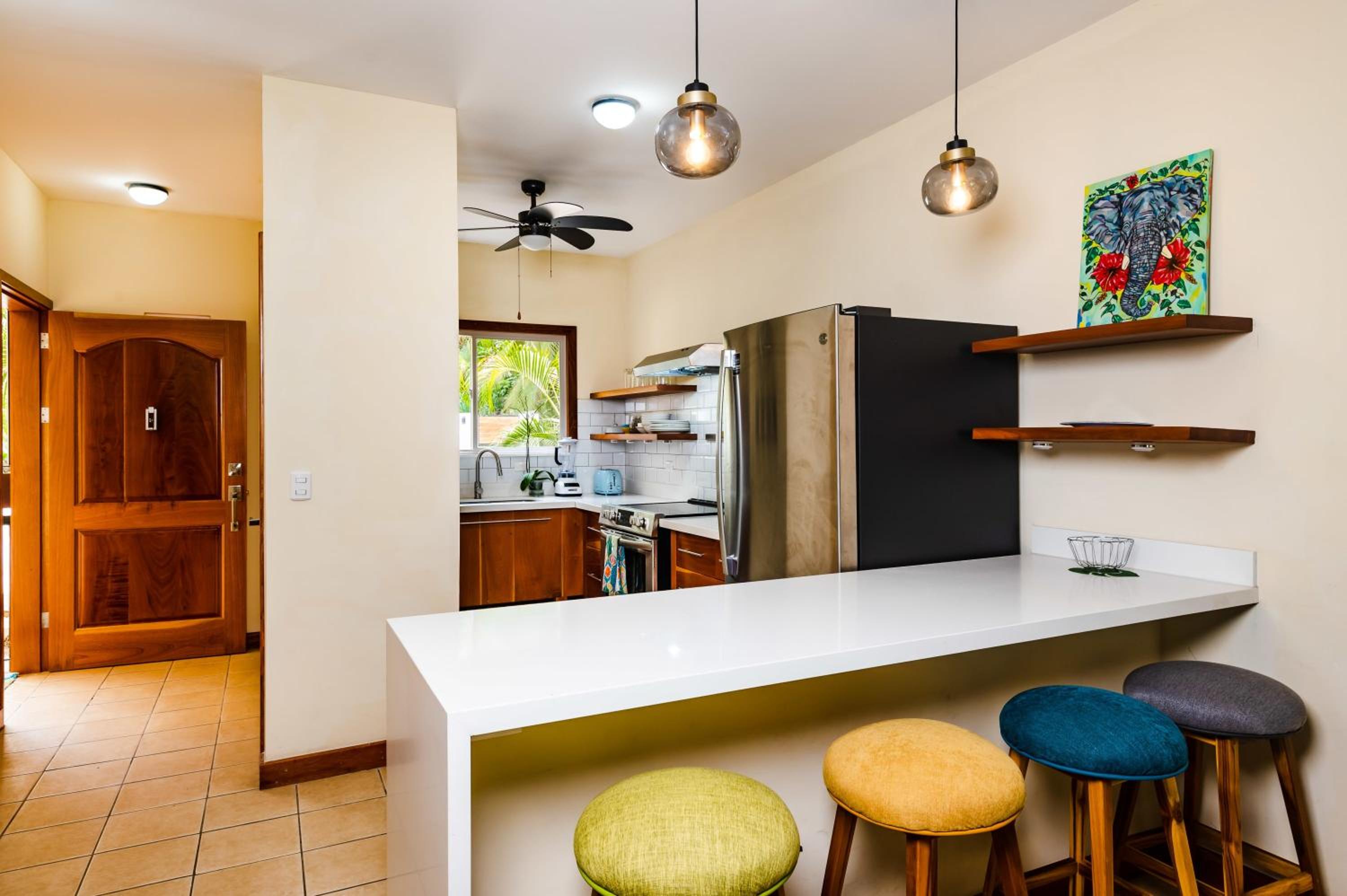 Beach-Walkable Poolside Condo