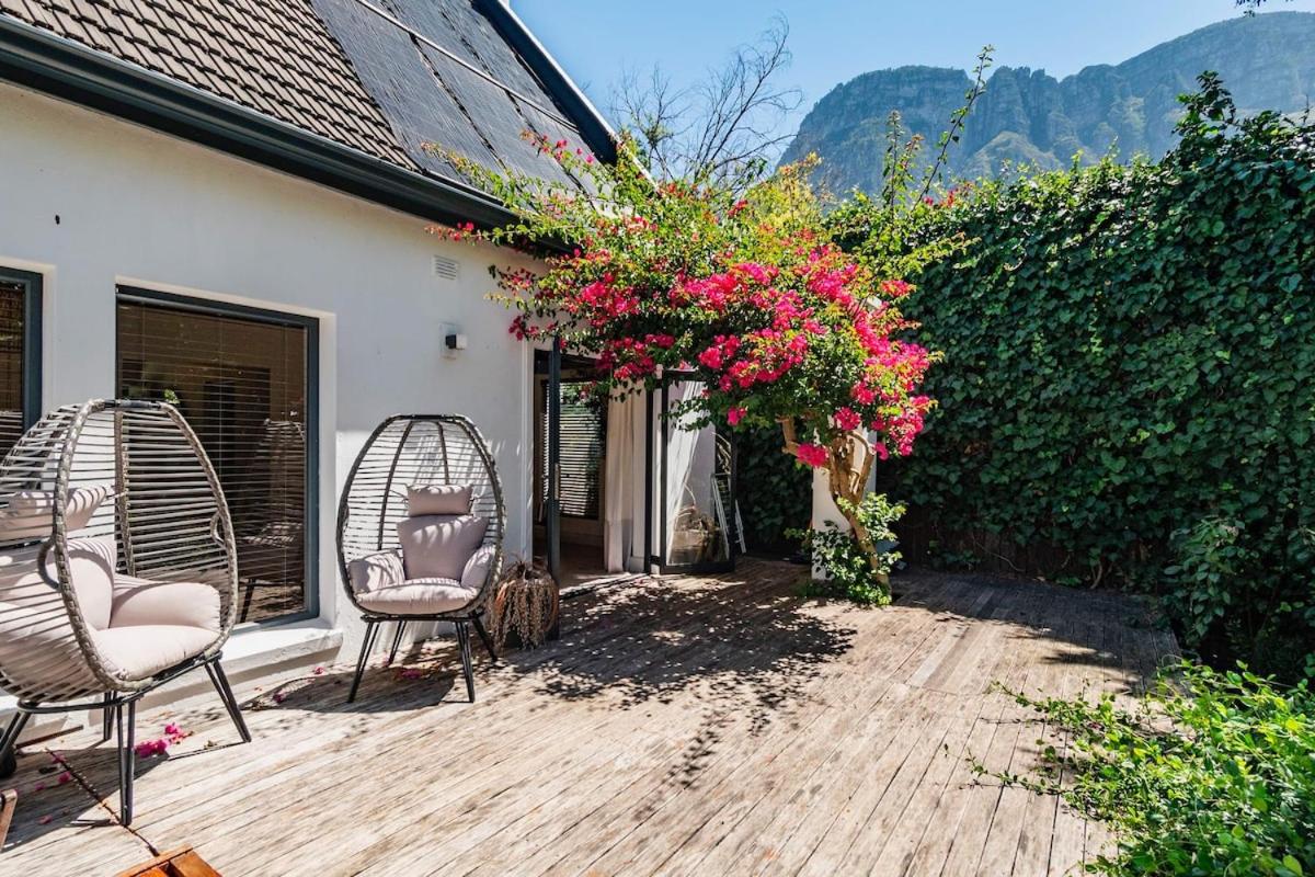 Villa Kirstenbosch Pool & Garden
