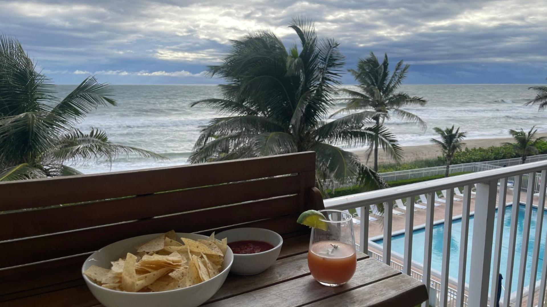 Hutchinson Island BeachFront Heated Pool Balcony Top Floor