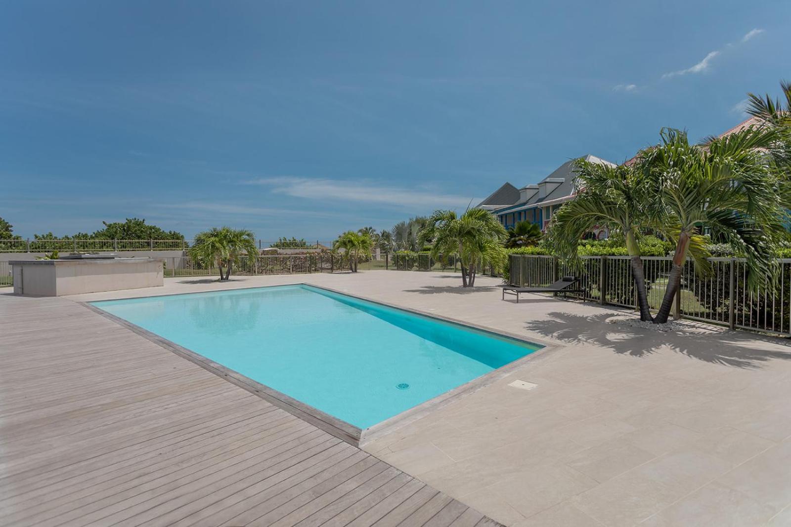 Sandy beach apartment, 2 bdr right on the beach! view 2