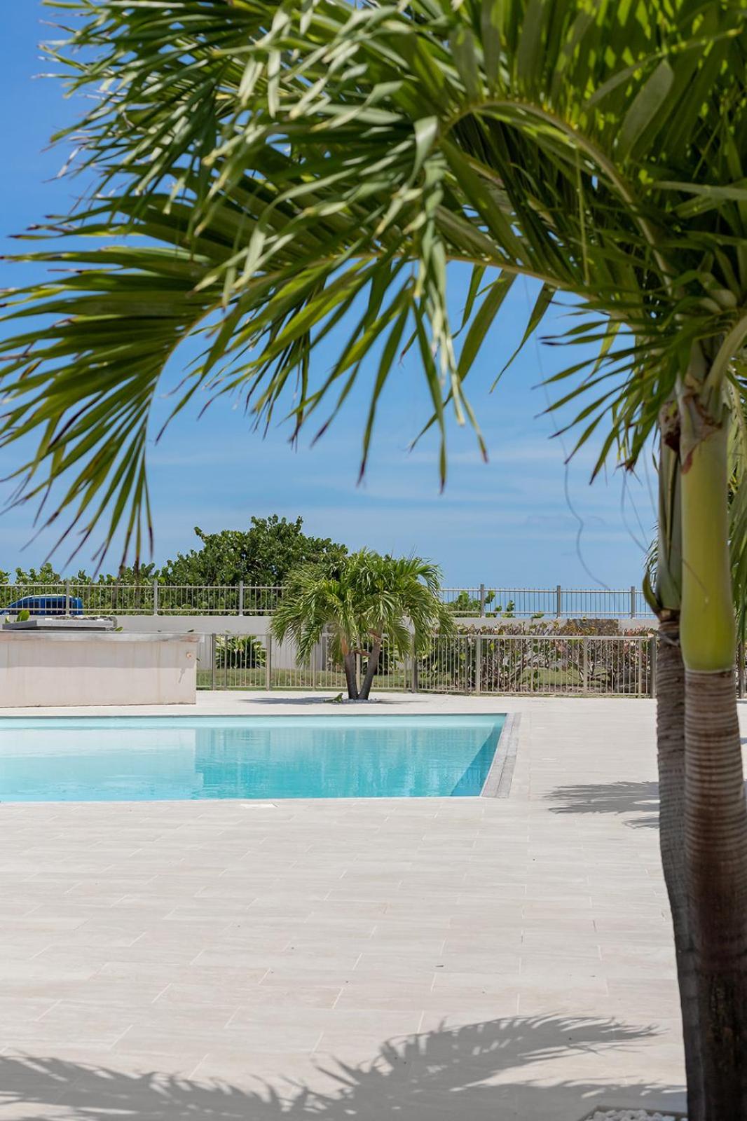 Sandy beach apartment, 2 bdr right on the beach! view 4
