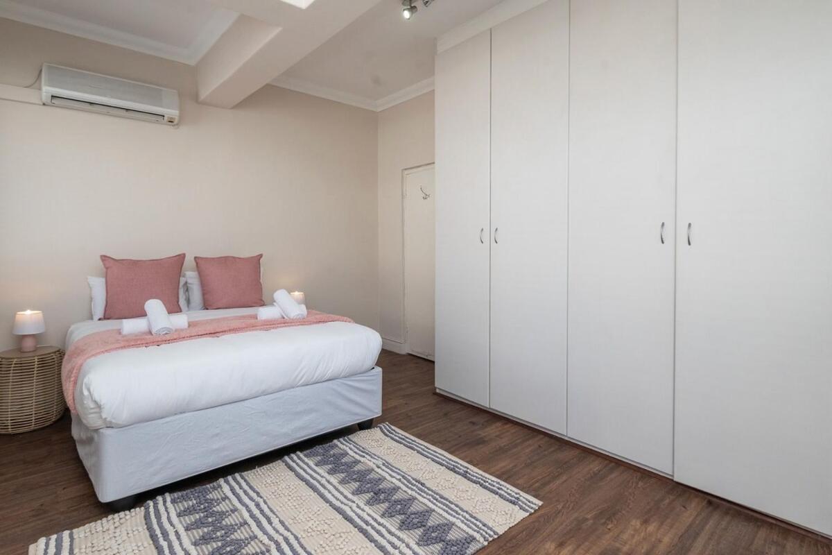 Two bedroom Apartment on kloof view 3