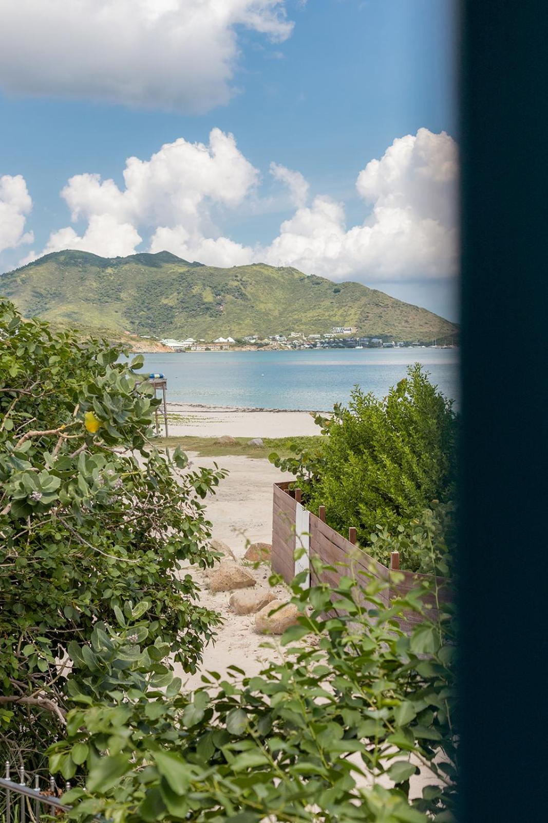 Sandy beach apartment, 2 bdr right on the beach! view 5