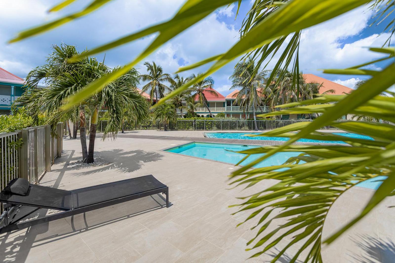 Sandy beach apartment, 2 bdr right on the beach! view 3