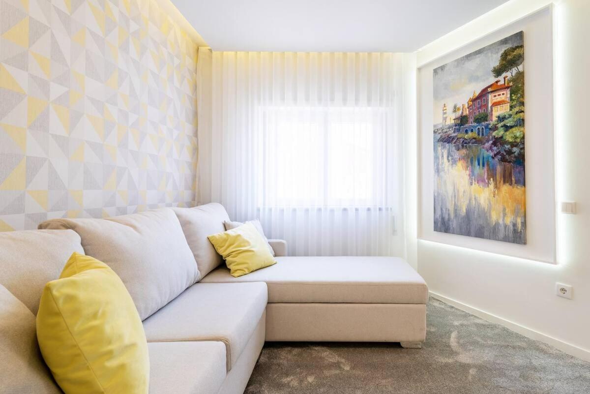 WHome Stylish & Modern Luxury Apartment in Cascais Center view 2