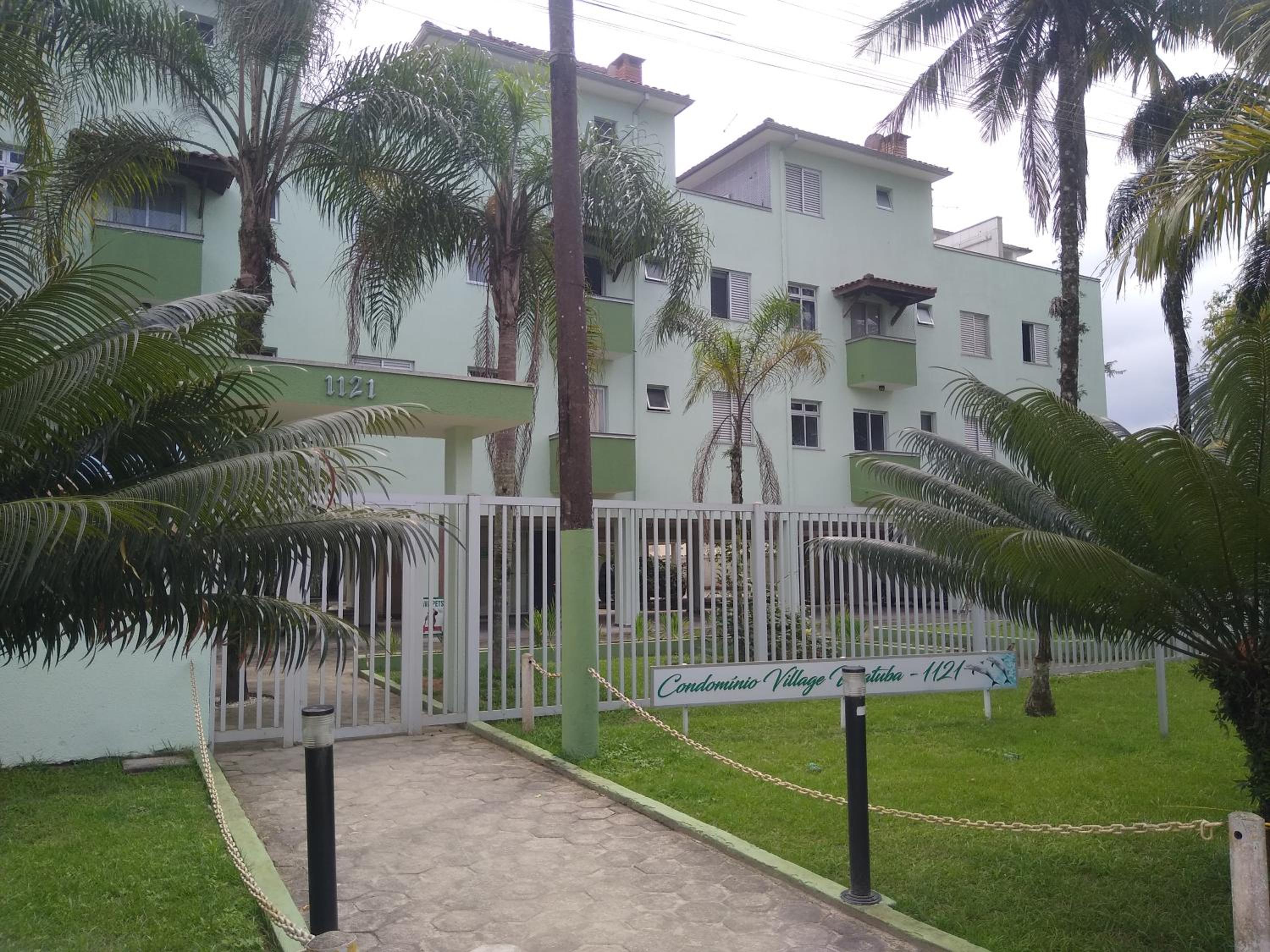 Apartamento em condomínio de frete pra praia