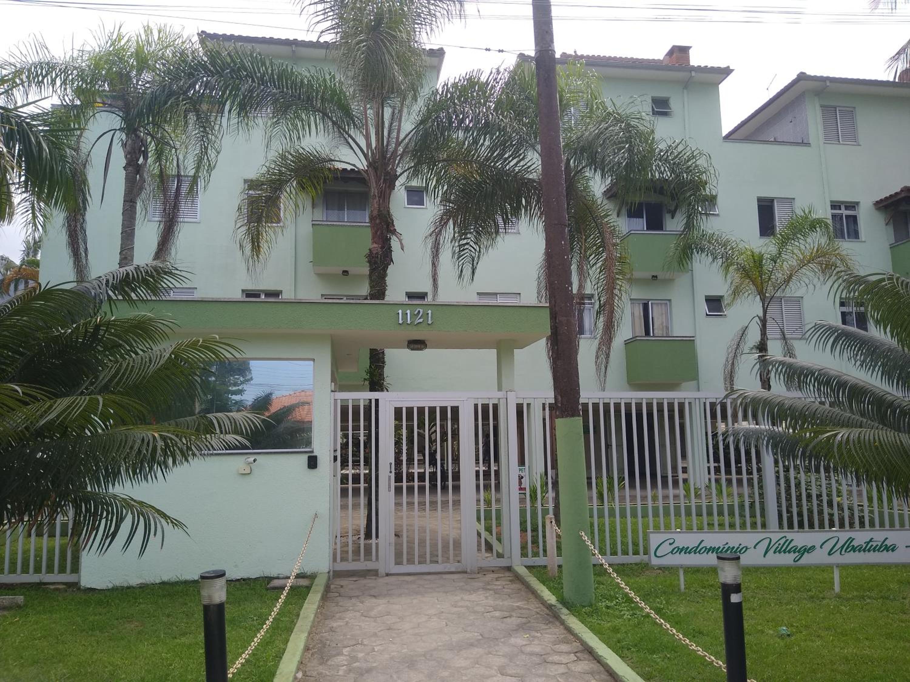 Apartamento em condomínio de frete pra praia