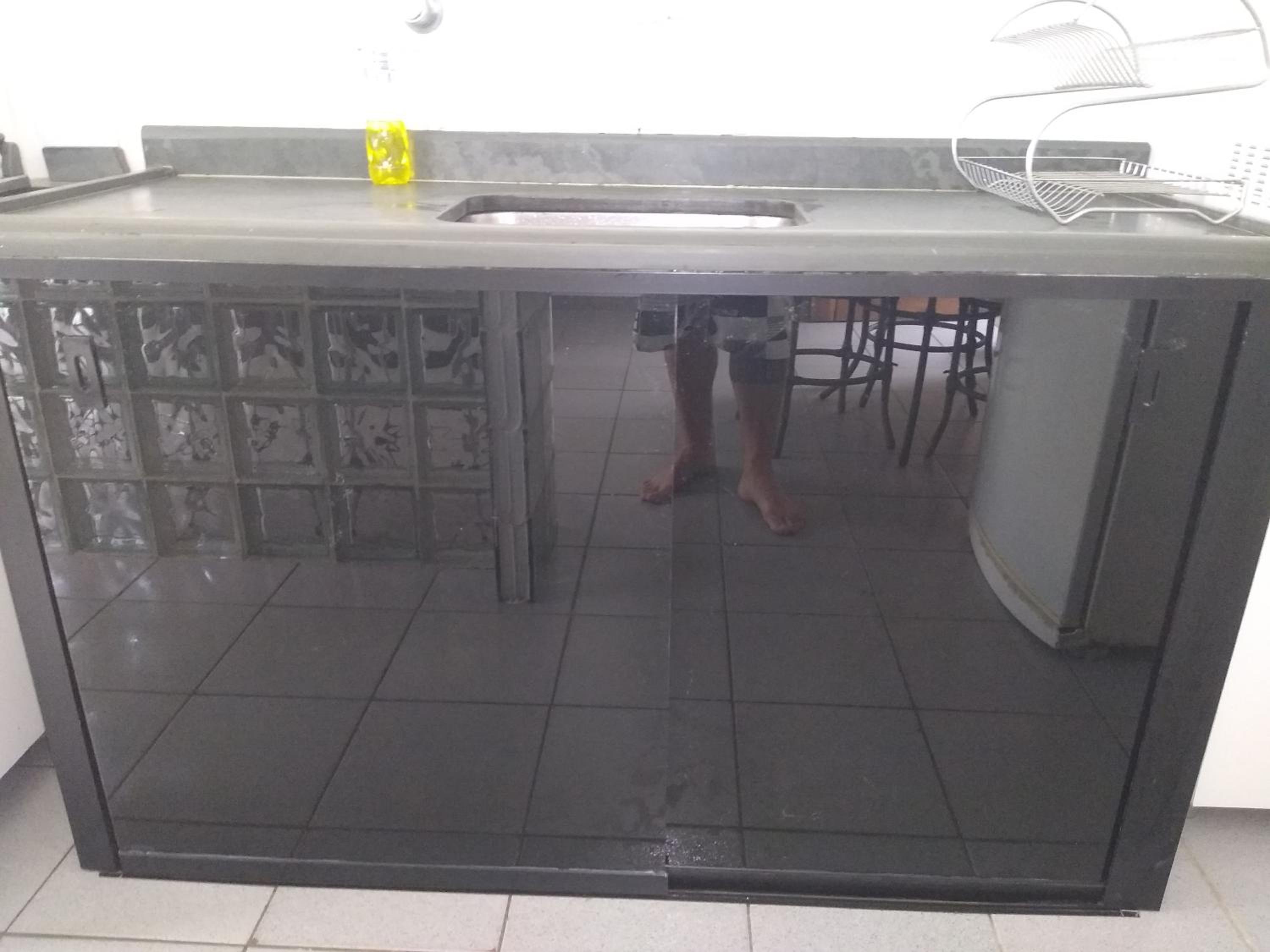 Apartamento em condomínio de frete pra praia