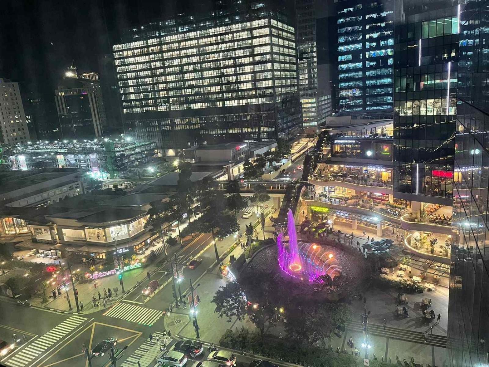 BGC One Uptown 1 BR w WiFi Picasso inspired view 2