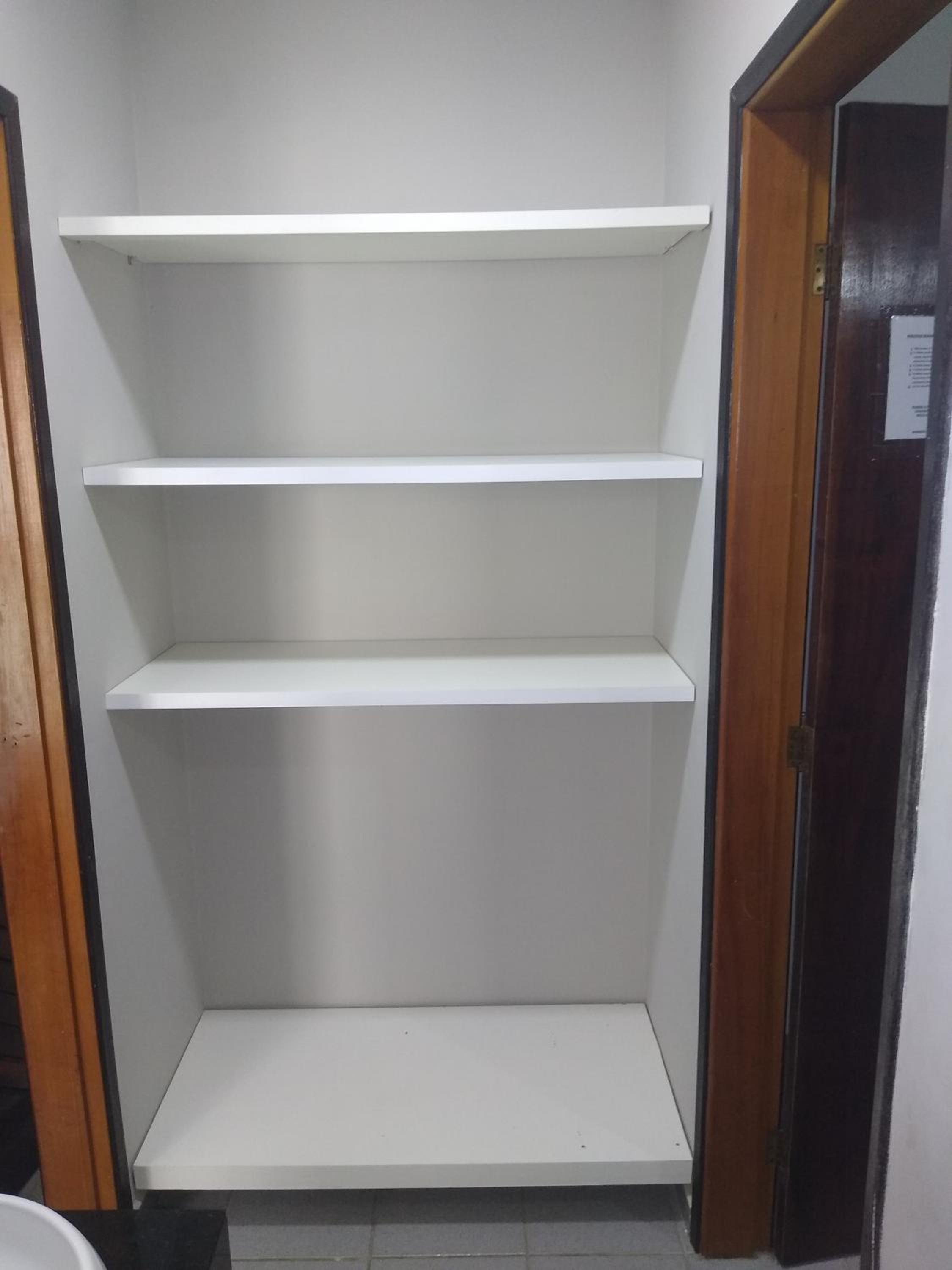 Apartamento em condomínio de frete pra praia