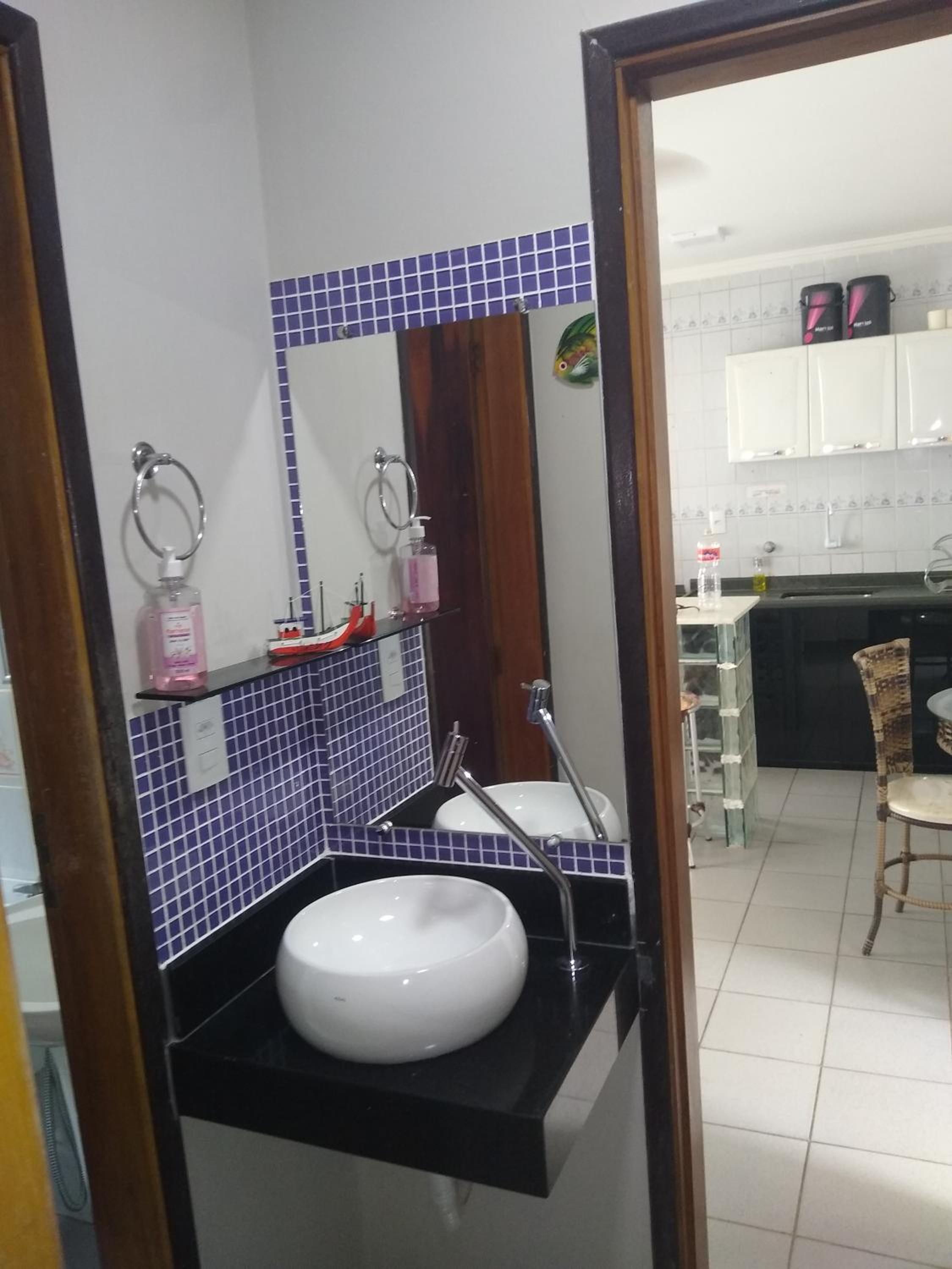 Apartamento em condomínio de frete pra praia