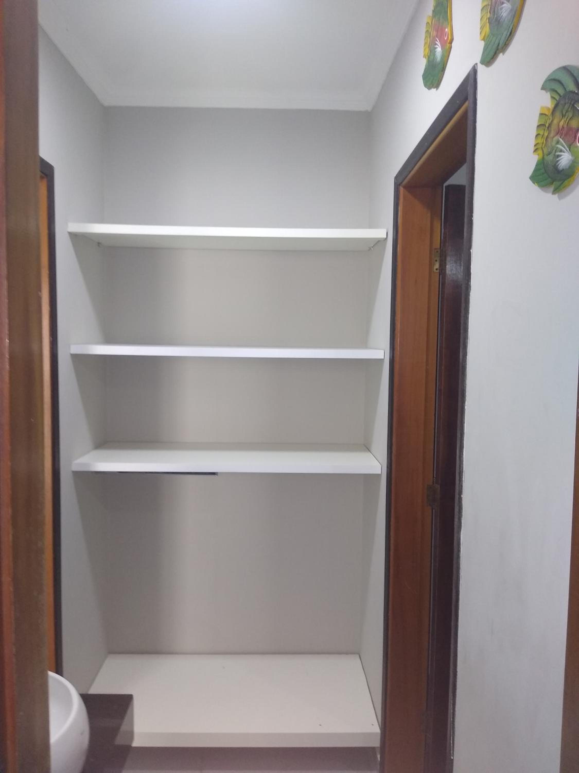 Apartamento em condomínio de frete pra praia
