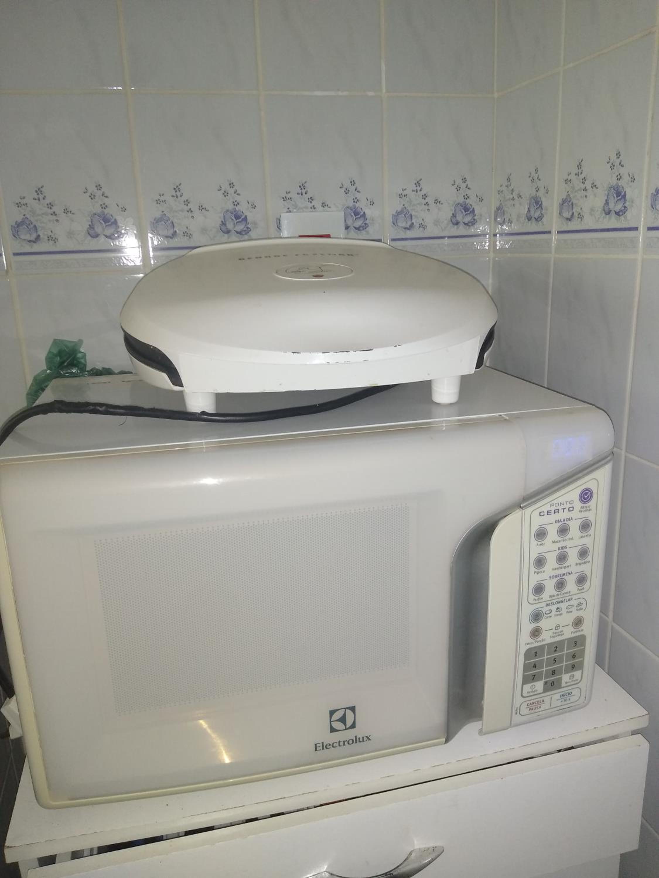 Apartamento em condomínio de frete pra praia