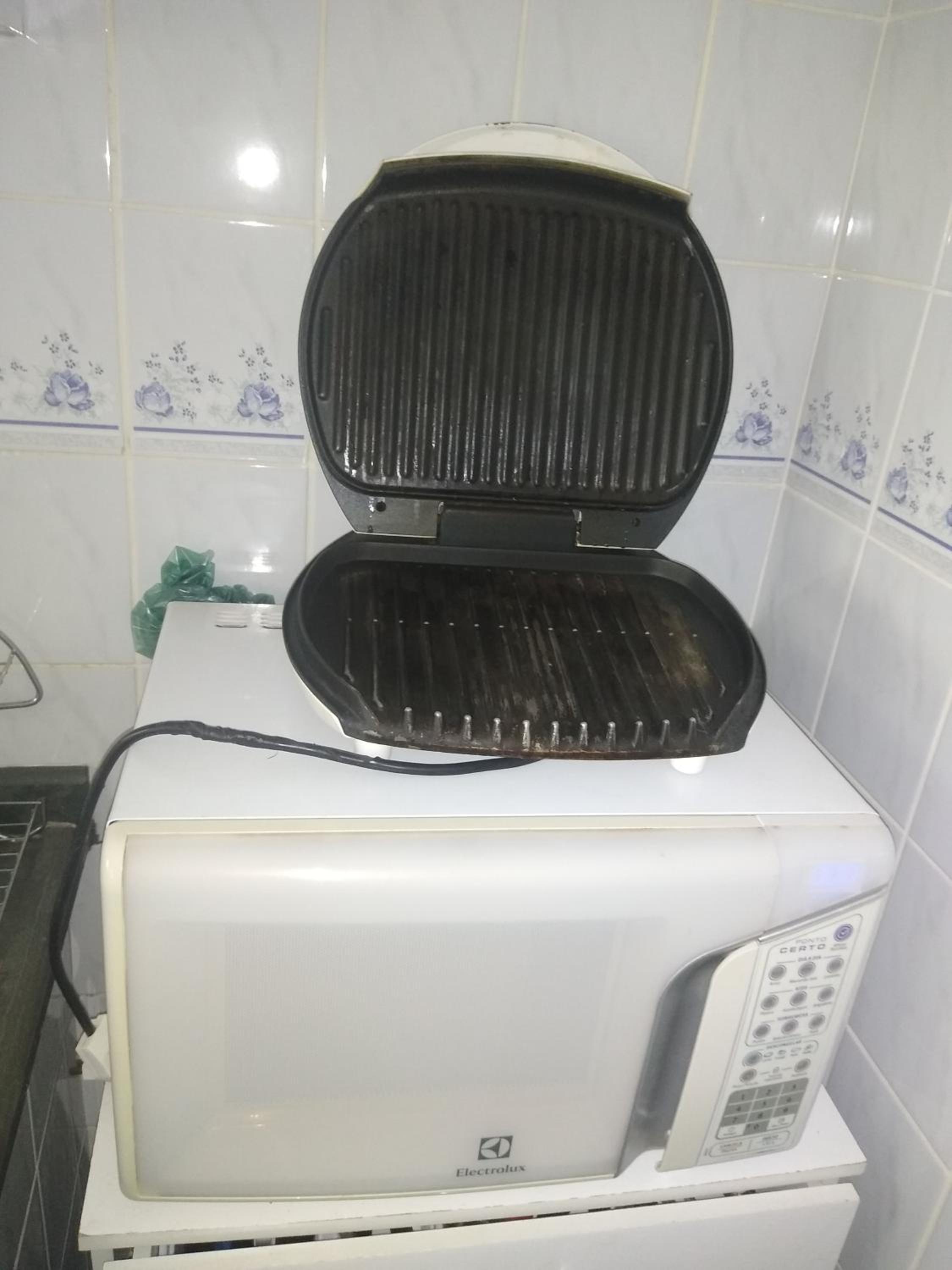 Apartamento em condomínio de frete pra praia