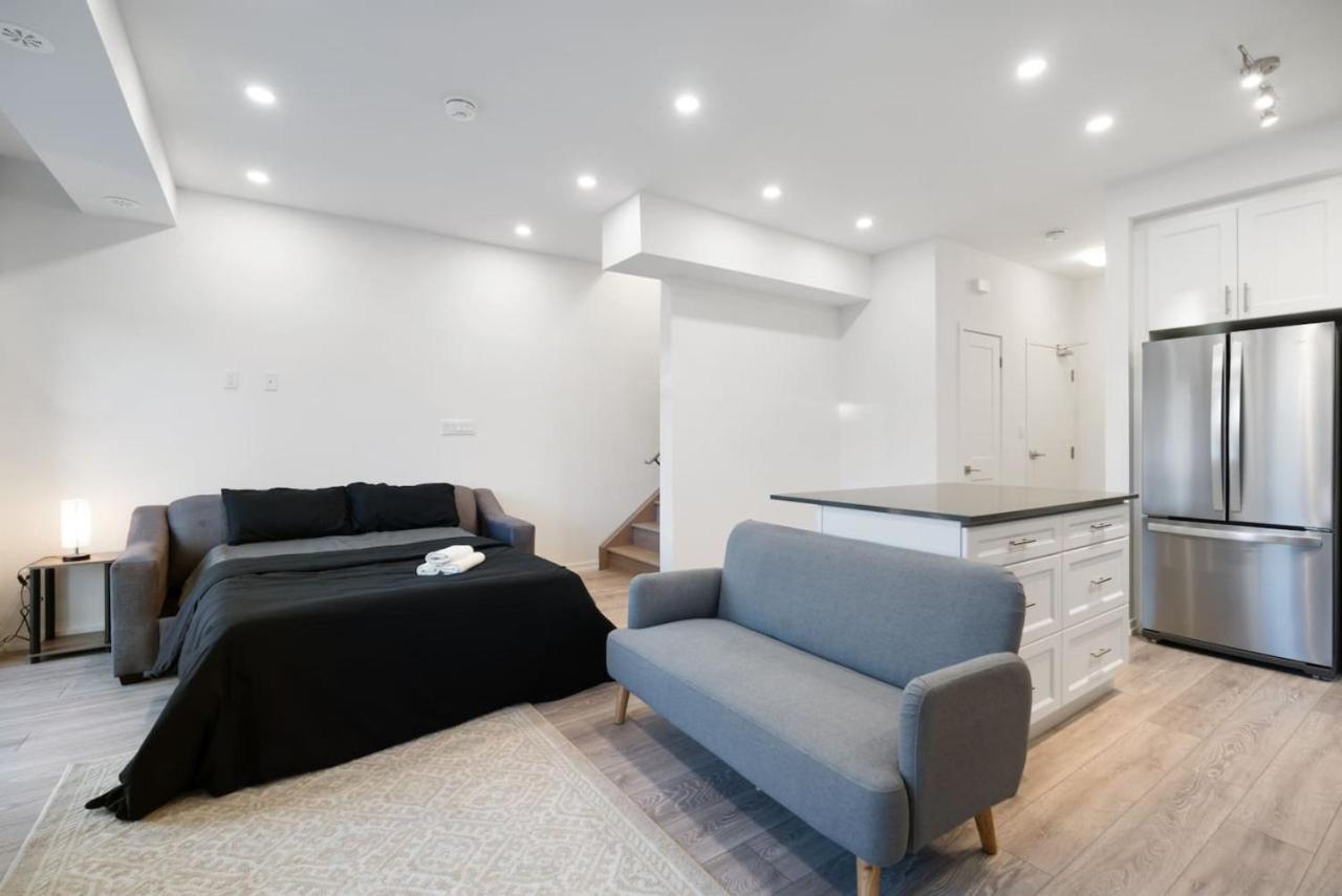 Modern Getaway with Smart TVs, Laundry and Workspace