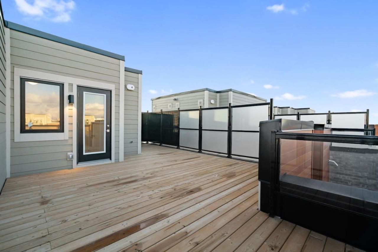 Modern Getaway with Smart TVs, Laundry and Workspace