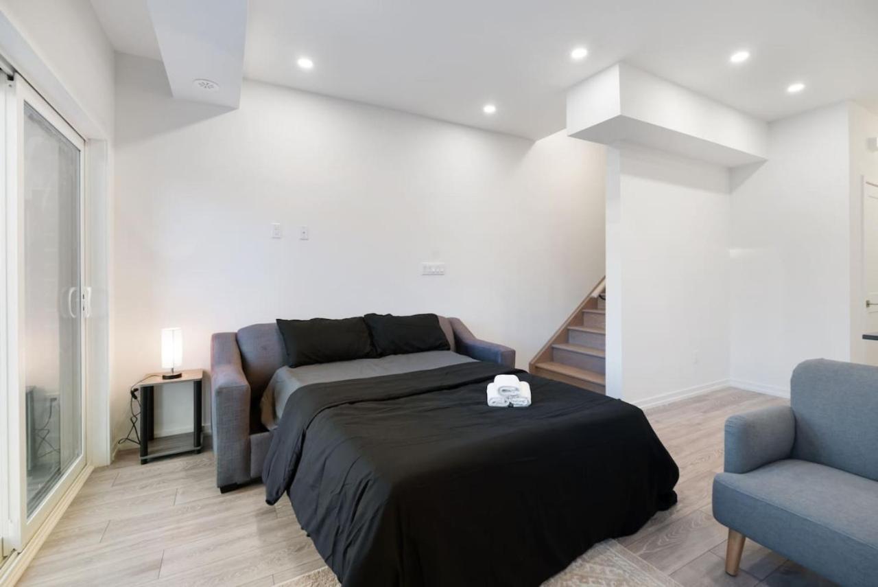 Modern Getaway with Smart TVs, Laundry and Workspace