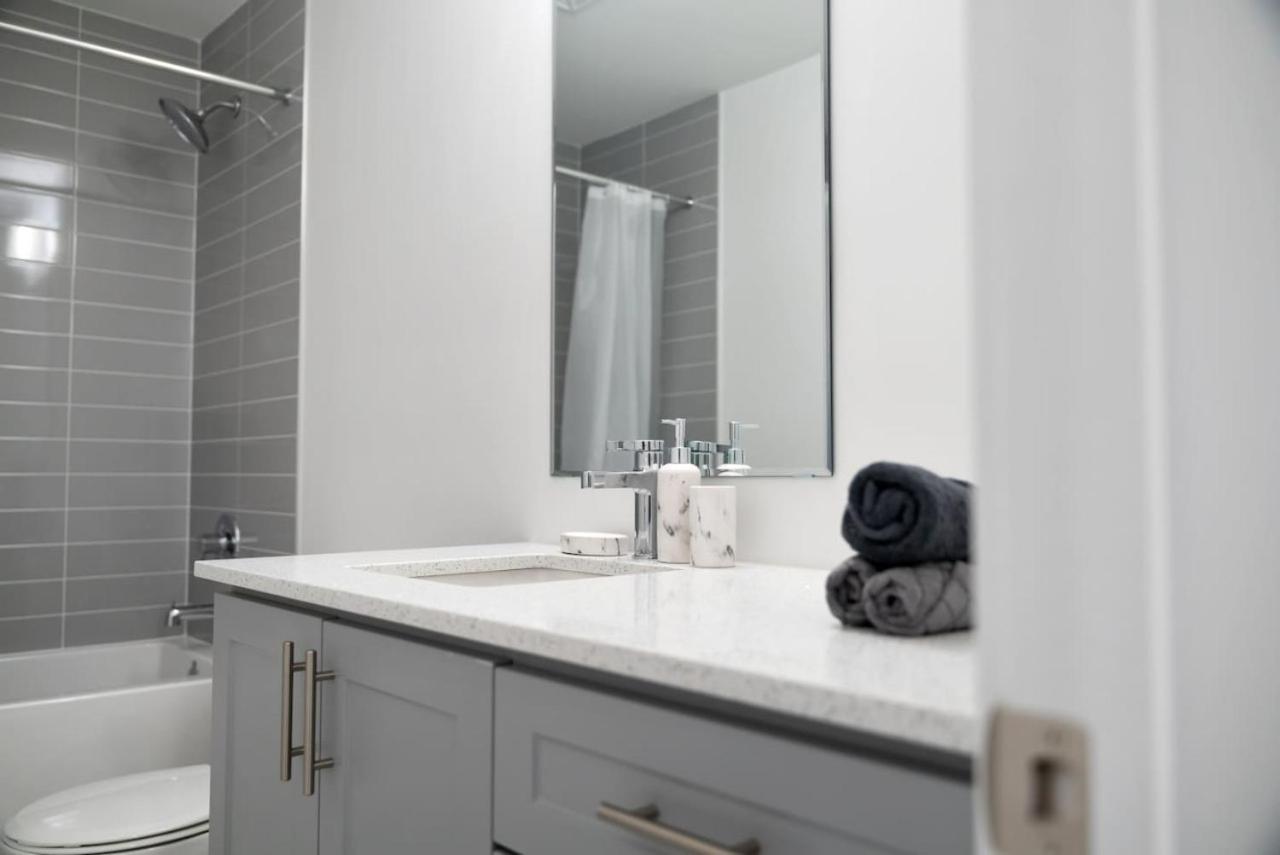 Modern Getaway with Smart TVs, Laundry and Workspace