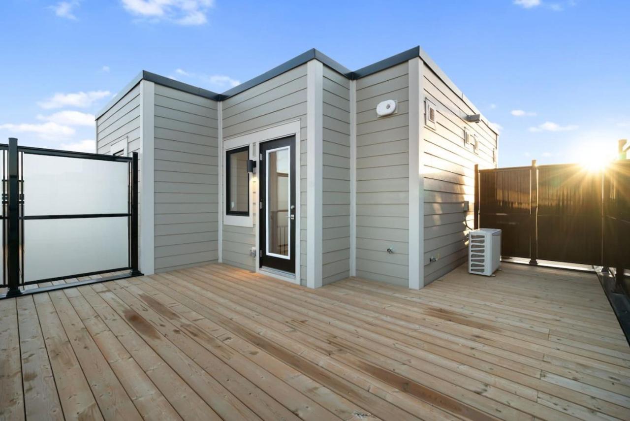 Modern Getaway with Smart TVs, Laundry and Workspace