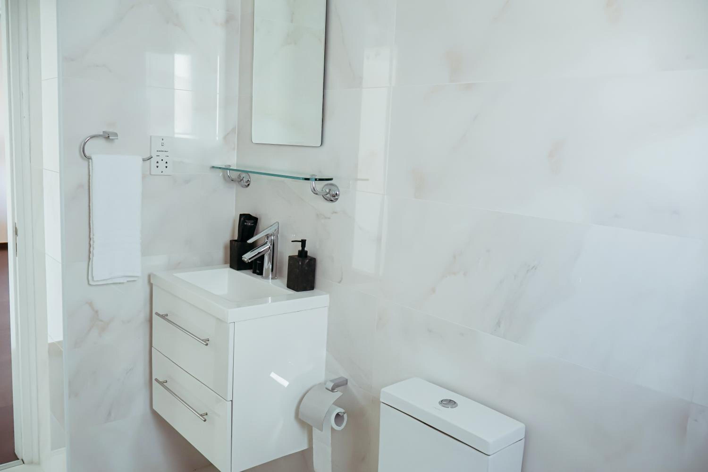 Stylish 2 Bedroom Apt - Tourist Area Collection