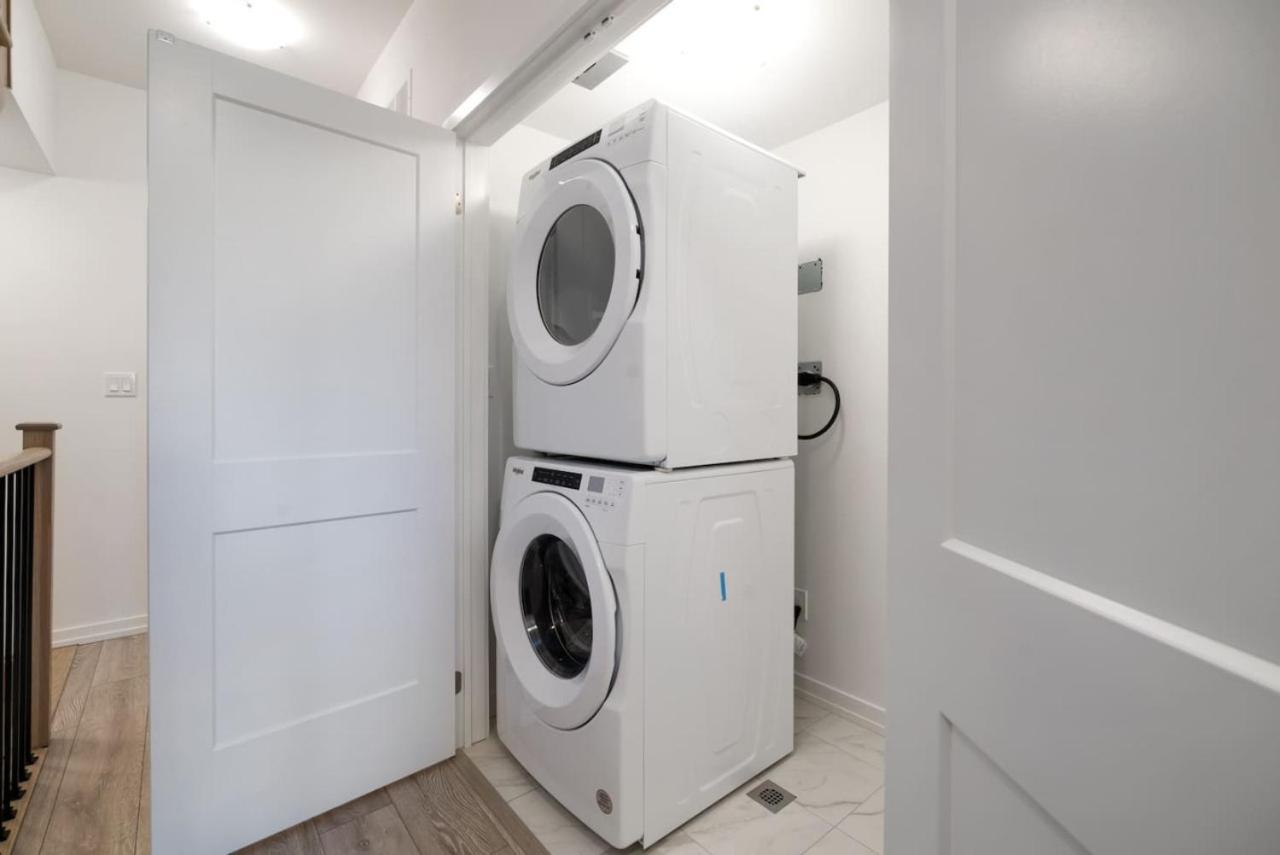 Modern Getaway with Smart TVs, Laundry and Workspace