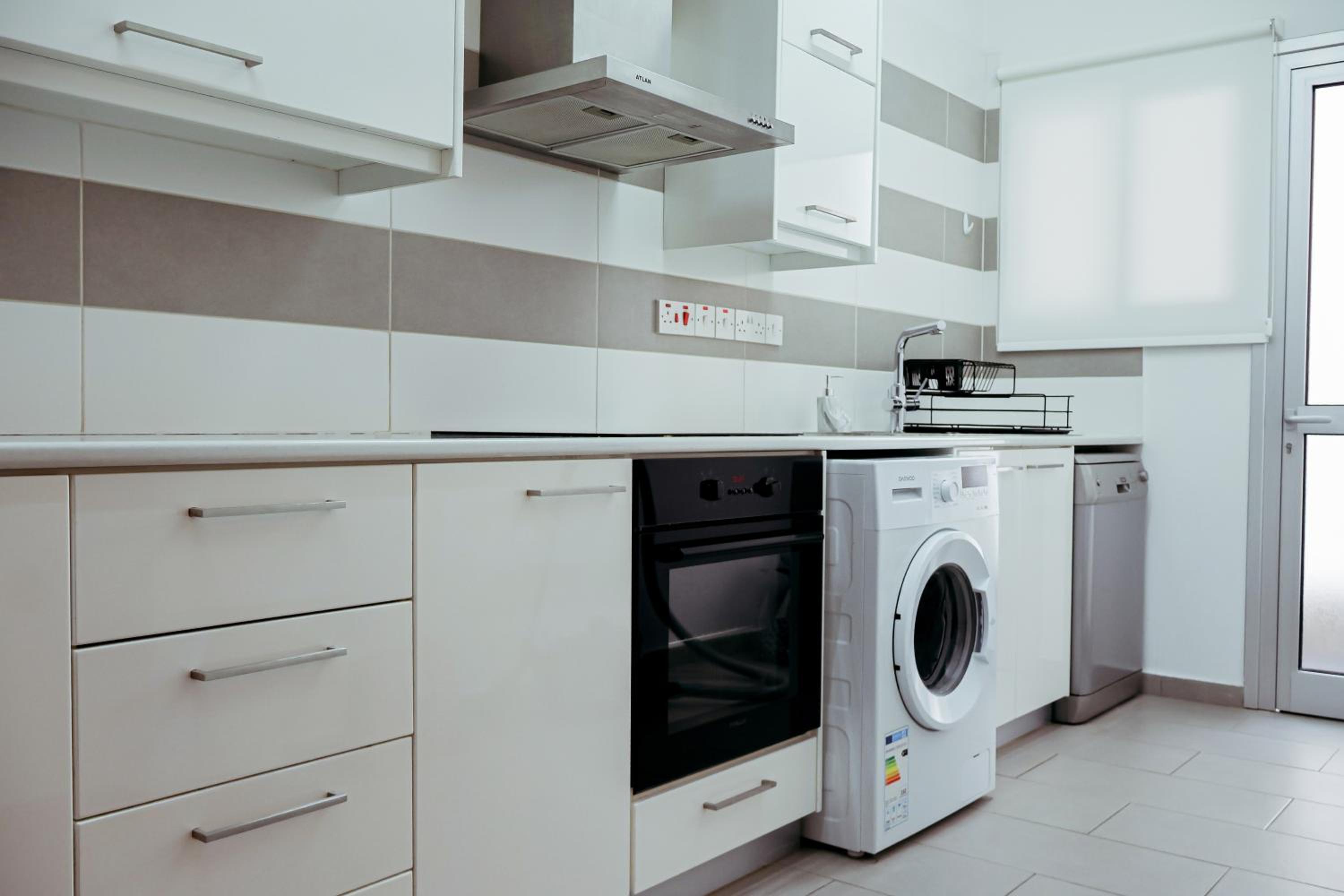 Stylish 2 Bedroom Apt - Tourist Area Collection